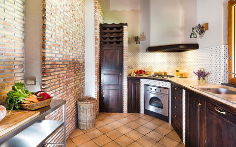 Casa Bedda - Viagrande, Sicilia: Propriété, Cabinetry, Comptoir, Bois, Évier, Design Intérieur, Cuisinière, Cuisine, Électroménager, Sol