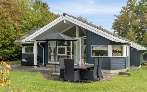 Thorke - 200M from the Sea: Maison, Domicile, Toit, Chalet, Biens, Aménagement Paysager, Batiments Jardin, Siding, Ferme