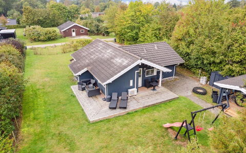 Thorke - 200M from the Sea: Maison, Domicile, Toit, Chalet, Biens, Aménagement Paysager, Batiments Jardin, Siding, Ferme