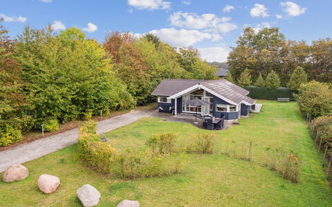 Thorke - 200M from the Sea: Maison, Domicile, Toit, Chalet, Biens, Aménagement Paysager, Batiments Jardin, Siding, Ferme