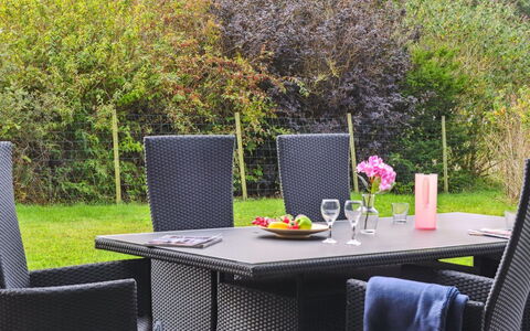 Thorke - 200M from the Sea: Maison, Domicile, Toit, Chalet, Biens, Aménagement Paysager, Batiments Jardin, Siding, Ferme