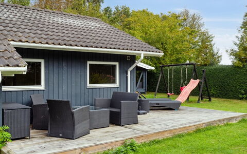 Thorke - 200M from the Sea: Maison, Domicile, Toit, Chalet, Biens, Aménagement Paysager, Batiments Jardin, Siding, Ferme