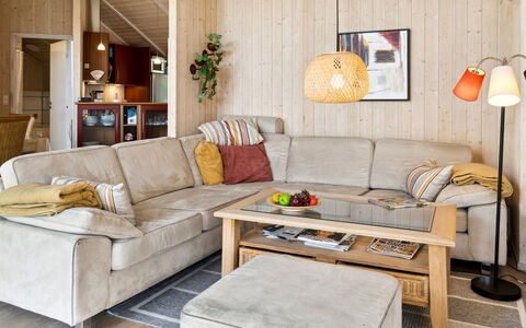 Thorke - 200M from the Sea: Toit, Maison, Domicile, Chalet, Siding, Biens, Allée, Batiments Jardin, Cour, Cabanon