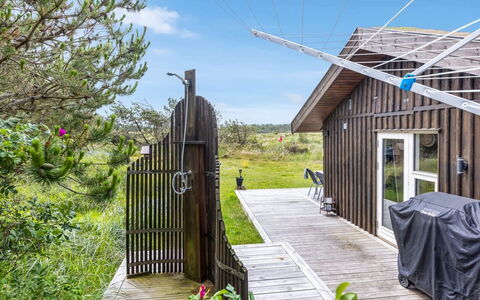 Lagho - 500M from the Sea: Maison, Domicile, Toit, Chalet, Biens, Aménagement Paysager, Batiments Jardin, Siding, Ferme