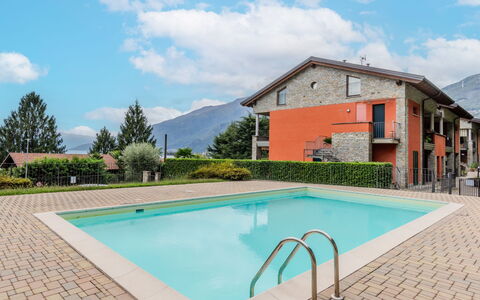 Cristina: Nuage, Ciel, L'Eau, Propriété, Bâtiment, Piscine, Plante, Bleu Azur, Plan D'Eau, Architecture