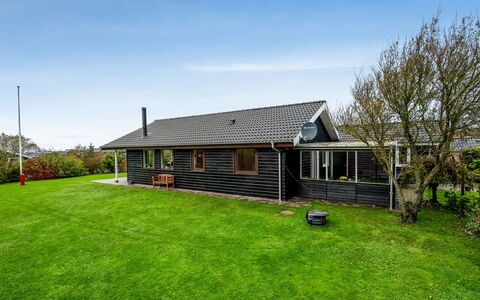Ensio - 300M to the Fjord: Maison, Toit, Chalet, Domicile, Zone Rurale, Ferme, Siding, Pelouse, Jardin, Cour
