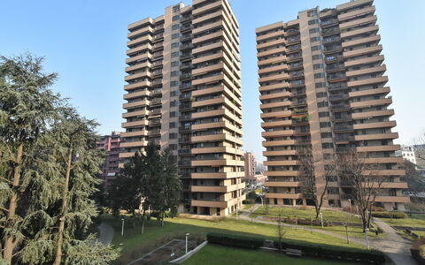 Bacchiglione Garden View: Plante, Bâtiment, Ciel, Skyscraper, Jour, Propriété, Arbre, Design Urbain, Bloc Tour, Quartier