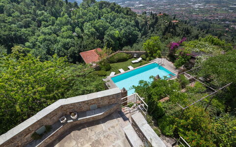 Villa Maestosa - Camaiore, Toscana: Propriété, L'Eau, Plante, Piscine, Arbre, Bâtiment, Design Urbain, Loisir, Paysage, Zone Résidentielle