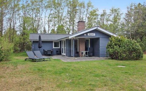 Sonia - 3Km from the Sea: Toit, Maison, Domicile, Chalet, Porte, Siding, Plate-Forme, Porche, Planche, Dur