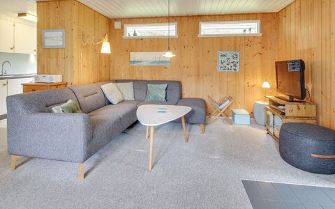 Sonia - 3Km from the Sea: Toit, Maison, Domicile, Chalet, Porte, Siding, Plate-Forme, Porche, Planche, Dur
