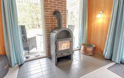 Sonia - 3Km from the Sea: Toit, Maison, Domicile, Chalet, Porte, Siding, Plate-Forme, Porche, Planche, Dur