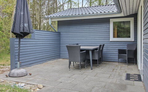 Sonia - 3Km from the Sea: Toit, Maison, Domicile, Chalet, Porte, Siding, Plate-Forme, Porche, Planche, Dur