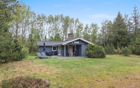 Sonia - 3Km from the Sea: Toit, Maison, Domicile, Chalet, Porte, Siding, Plate-Forme, Porche, Planche, Dur