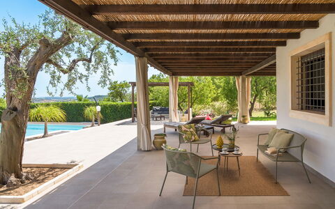 Casa Cortese - Noto, Sicilia: Table, Meubles, Plante, Chaise, Ombre, Plante D'Appartement, Pot De Fleur, Bois, Arbre, Architecture