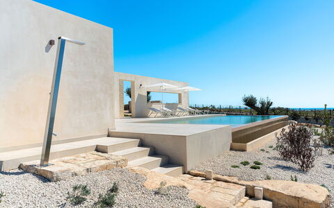 Villa Argento - Rosolini, Sicilia: Ciel, Plante, Ombre, Composite, Façade, Paysage, Béton, Roche, Design Urbain, Arbre