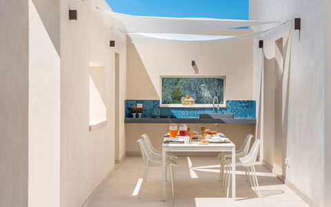 Villa Argento - Rosolini, Sicilia: Meubles, Bâtiment, Table, Chaise, Design Intérieur, Plante D'Appartement, Maison, Bois, Sol, Salon
