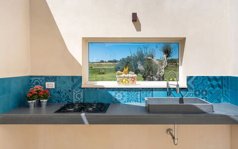 Villa Argento - Rosolini, Sicilia: Plante, Cabinetry, Comptoir, Bleu Azur, Plante D'Appartement, Bâtiment, Design Intérieur, Table, Ombre, Robinet