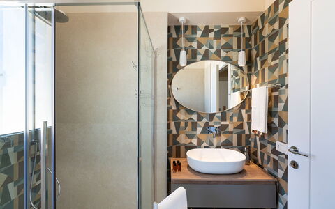 Villa Argento - Rosolini, Sicilia: Miroir, Propriété, Évier, Bâtiment, Design Intérieur, Bois, Salle De Bains, Lavabo, Sol