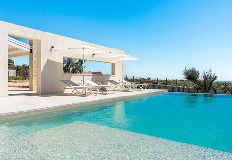 Villa Argento - Rosolini, Sicilia: L'Eau, Ciel, Plante, Bleu, Piscine, Bleu Azur, Ombre, Arbre, Bâtiment, Composite
