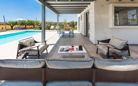 Casa Colori - Noto, Sicilia: Meubles, Propriété, Table, Canapé, Ciel, Design Intérieur, Ombre, Bâtiment, Architecture, Mobilier De Jardin