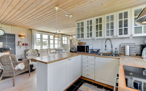 Heilo - from the Sea: Cuisine, Bois, Meubles, Sol, Design Intérieur, Comptoir, Plafond, Cabinetry, Sol, Domicile