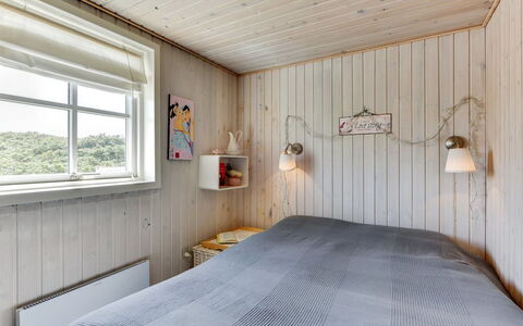 Heilo - from the Sea: Chambre, Bois, Lit, Sol, Drap De Lit, Plafond, Sol, Literie, Design Intérieur, Cadre De Lit