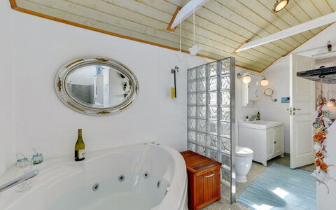 Heilo - from the Sea: Luminaire Plomberie, Design Intérieur, Plafond, Salle De Bains, Éclairage, Luminaire, Plomberie, Sol, Domicile, Sol