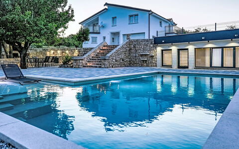 Secret Gem: Bleu, Piscine, L'Eau, Recours, Composite, Caractéristique De L'Eau, Biens, Eco Hôtel, Ombre, Villa