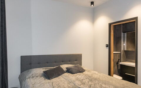 Levi Kahnu: Balcon, Appartement, Ombre, Verre, Condominium, Balustrade, Porche, Daylighting, Plate-Forme, Mobilier De Jardin
