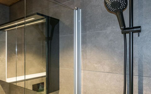Levi Kahnu: Balcon, Appartement, Ombre, Verre, Condominium, Balustrade, Porche, Daylighting, Plate-Forme, Mobilier De Jardin