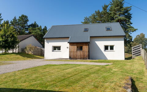 Muir Edge: Ciel, Plante, Bâtiment, Propriété, Fenêtre, Arbre, Porte, Maison, Lot Terre, Chalet