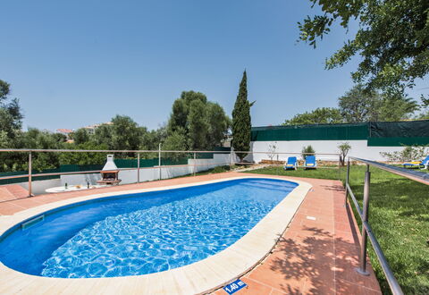 Jenny - Vip Properties: L'Eau, Ciel, Plante, Piscine, Bleu Azur, Arbre, Ombre, Loisir, Composite, Immobilier