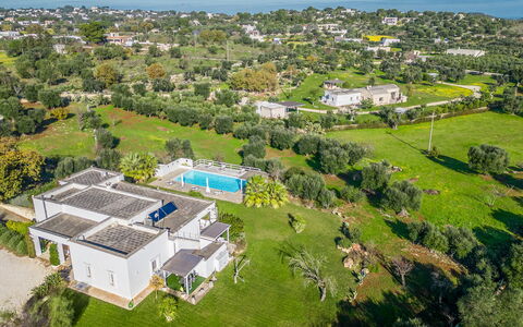 Masseriola Di Puglia: Plante, Paysage Naturel, Lot Terre, Design Urbain, Herbe, Zone Résidentielle, Arbre, Ciel, Loisir, Paysage