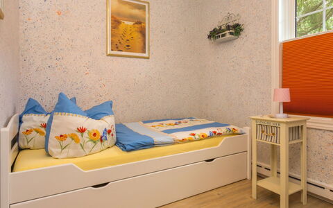 Zinnowitz 604: Cadre, Meubles, Propriété, Fenêtre, Confort, Orange, Bois, Design Intérieur, Architecture, Sol