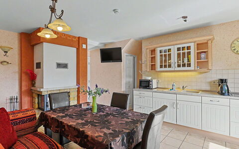 Zinnowitz 604: Meubles, Design Intérieur, Bois, Plafond, Chaise, Pièce, Table, Sol, Éclairage, Cuisine