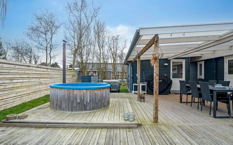 Holte - 750M from the Sea: Bois, Plate-Forme, Composite, Mobilier De Jardin, Dur, Piscine, Planche, Ombre, Tache De Bois, Parquet