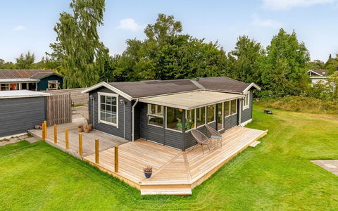 Holte - 750M from the Sea: Domicile, Toit, Chalet, Porche, Siding, Batiments Jardin, Biens, Cour, Plate-Forme