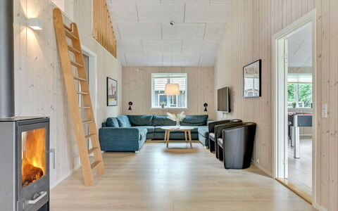 Jelke - 520M from the Sea: Bois, Sol, Sol, Parquet, Domicile, Plafond, Pièce, Salon, Dur, Chalet