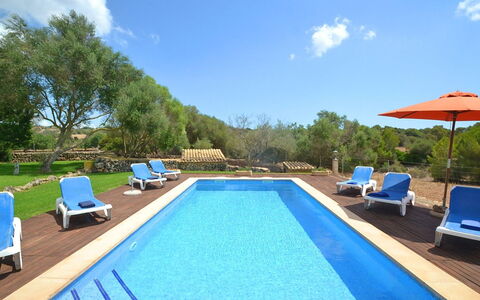 Mascaro: Nuage, Ciel, Propriété, Piscine, L'Eau, Bleu, Bleu Azur, Plante, Chaise, Ombre