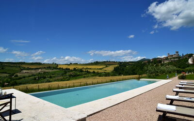 San Casciano dei Bagni 100: Nuage, Ciel, L'Eau, Ressources En Eau, Jour, Propriété, Plante, Piscine, La Nature, Bleu Azur