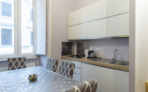 Porta Magica: Propriété, Cabinetry, Fenêtre, Comptoir, Cuisinière, Design Intérieur, Bois, Sol, Sol