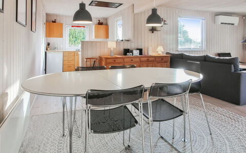 Jakko - 2.6Km from the Sea: Meubles, Design Intérieur, Sol, Bois, Plafond, Sol, Table Cuisine Et Salle A Manger, Table, Chaise, Salle À Manger
