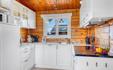 Patti - 280M from the Sea: Bois, Cuisine, Principaux Appliance, Maison, Appareil De Cuisine, Domicile, Chalet, Porte, Comptoir, Cabinetry