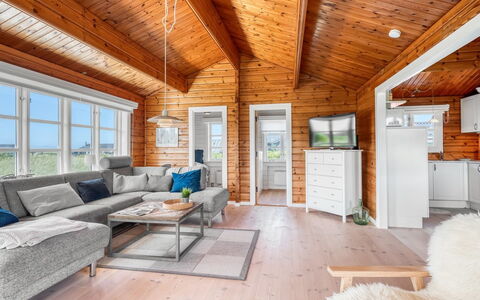 Patti - 280M from the Sea: Bois, Plafond, Chalet, Domicile, Dur, Cabane En Rondins, Tache De Bois, Parquet, Planche, Salon