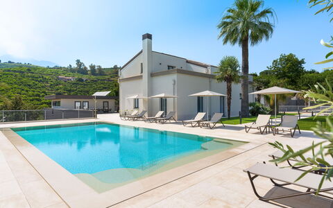 Villa Decoro - Mascali, Sicilia: L'Eau, Ciel, Propriété, Bâtiment, Plante, Piscine, Bleu Azur, Arbre, Ombre, Mobilier De Jardin