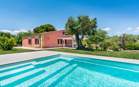 Casa Desiderio - Siracusa, Sicilia: Plante, Ciel, L'Eau, Propriété, Bâtiment, Fenêtre, Nuage, Piscine, Bleu Azur, Arbre