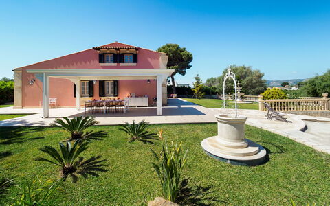 Casa Desiderio - Siracusa, Sicilia: Ciel, Plante, Propriété, Bâtiment, Arbre, Lot Terre, Arecales, Maison, Herbe, Paysage