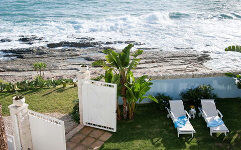 Villa Amena - Siracusa, Sicilia: L'Eau, Plante, Propriété, La Nature, Bleu Azur, Bois, Végétation, Mobilier De Jardin, Plage, Paysage