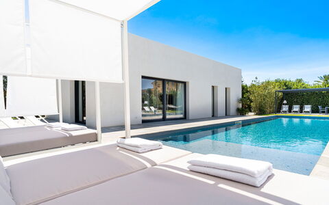 Villa Duetto - Siracusa, Sicilia: L'Eau, Piscine, Design Intérieur, Ciel, Ombre, Fenêtre, Bâtiment, Rectangle, Condominium, Immobilier