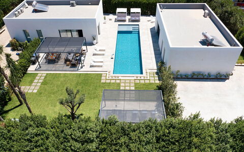 Villa Duetto - Siracusa, Sicilia: Plante, Lot Terre, Herbe, Design Urbain, Fenêtre, Bâtiment, Zone Résidentielle, Arbre, Toit, Façade